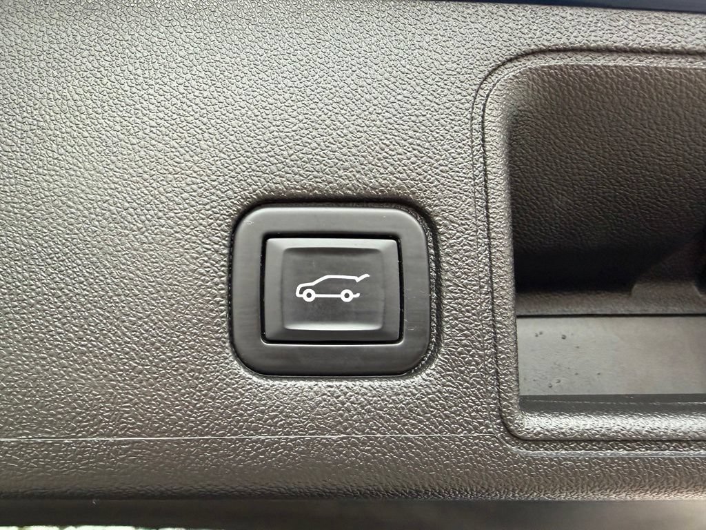 Certified 2022 GMC Terrain SLE w/ Driver Convenience Package AWD/4WD image 11