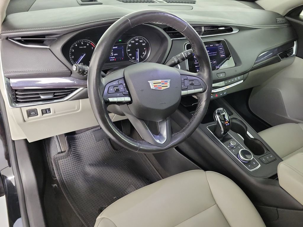 Used 2021 Cadillac XT4 Luxury w/ Cold Weather Package FWD image 18