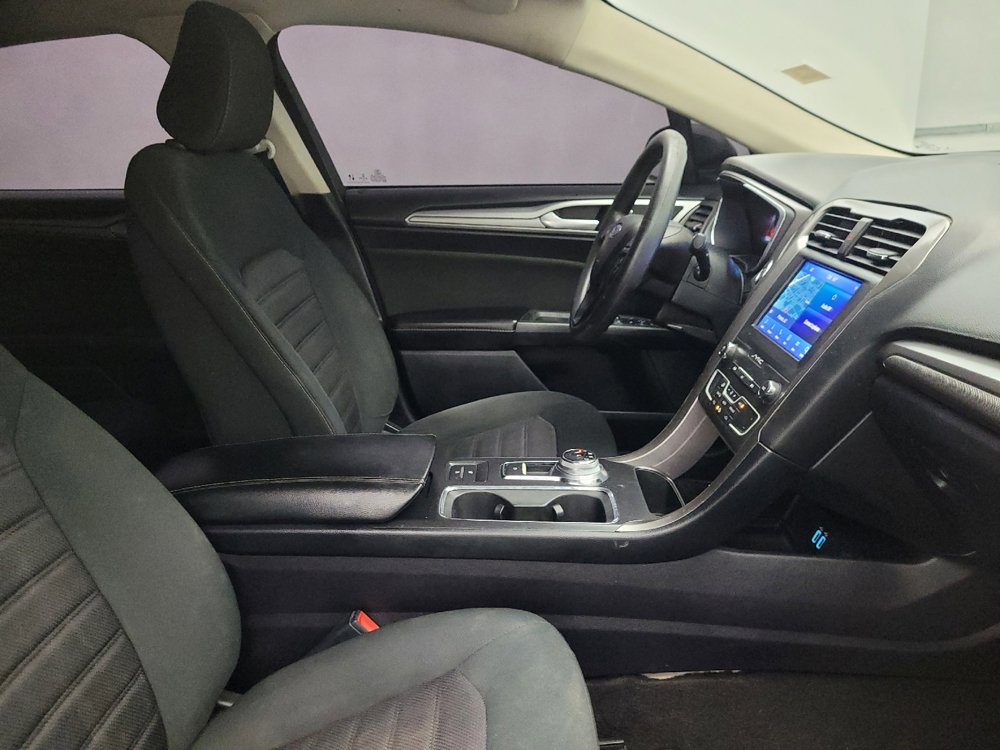 Used 2020 Ford Fusion SE image 21