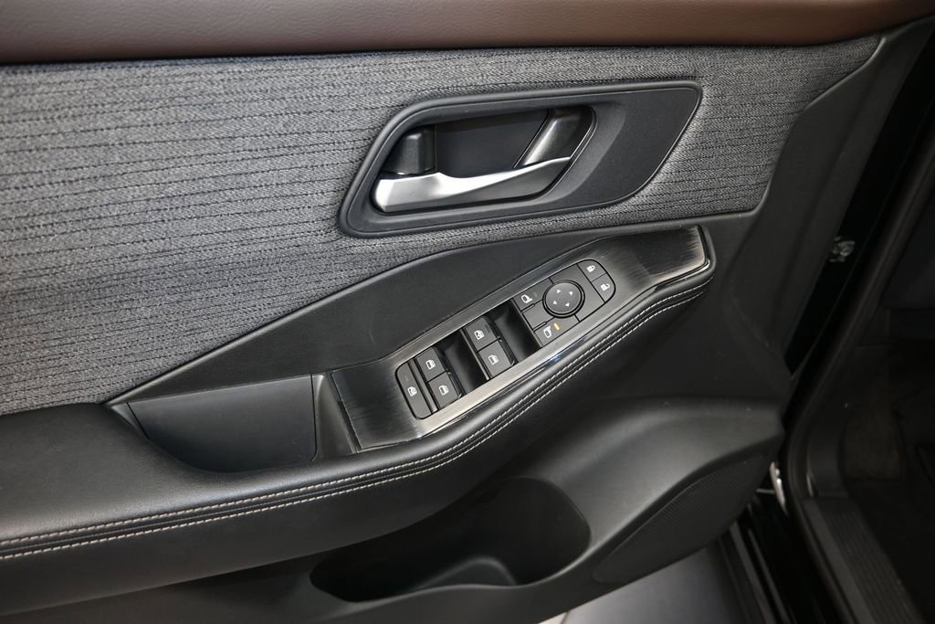 Certified 2023 Nissan Rogue SV FWD image 11