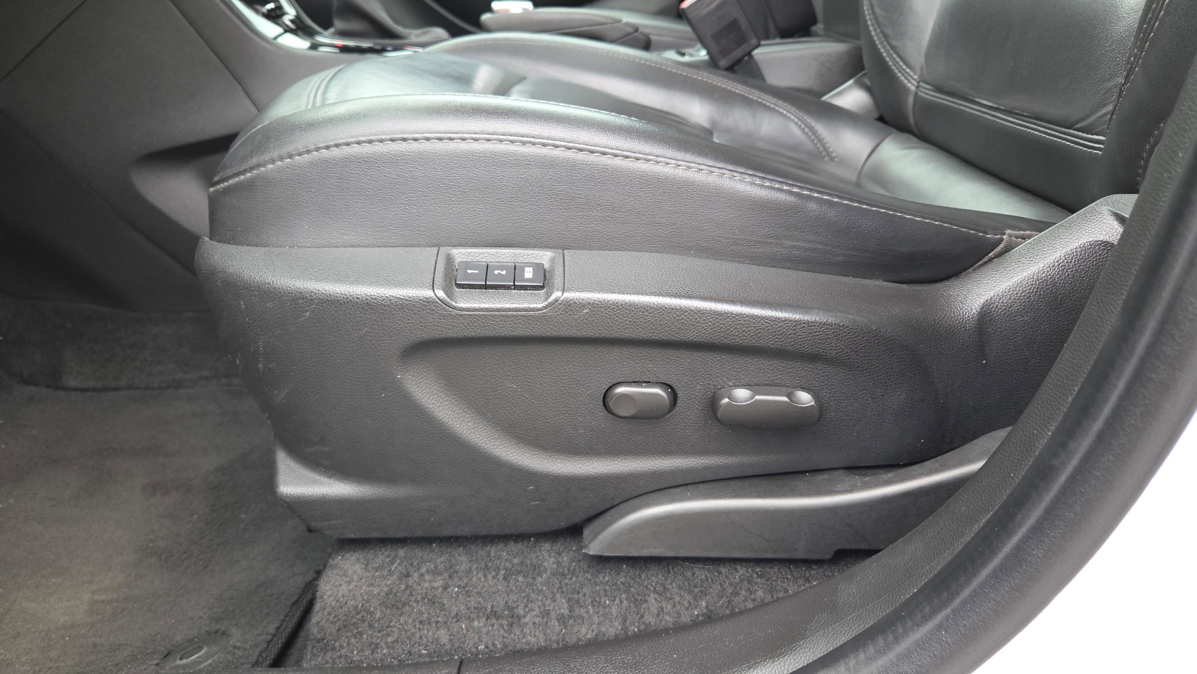 Used 2018 Buick Encore Essence FWD image 16