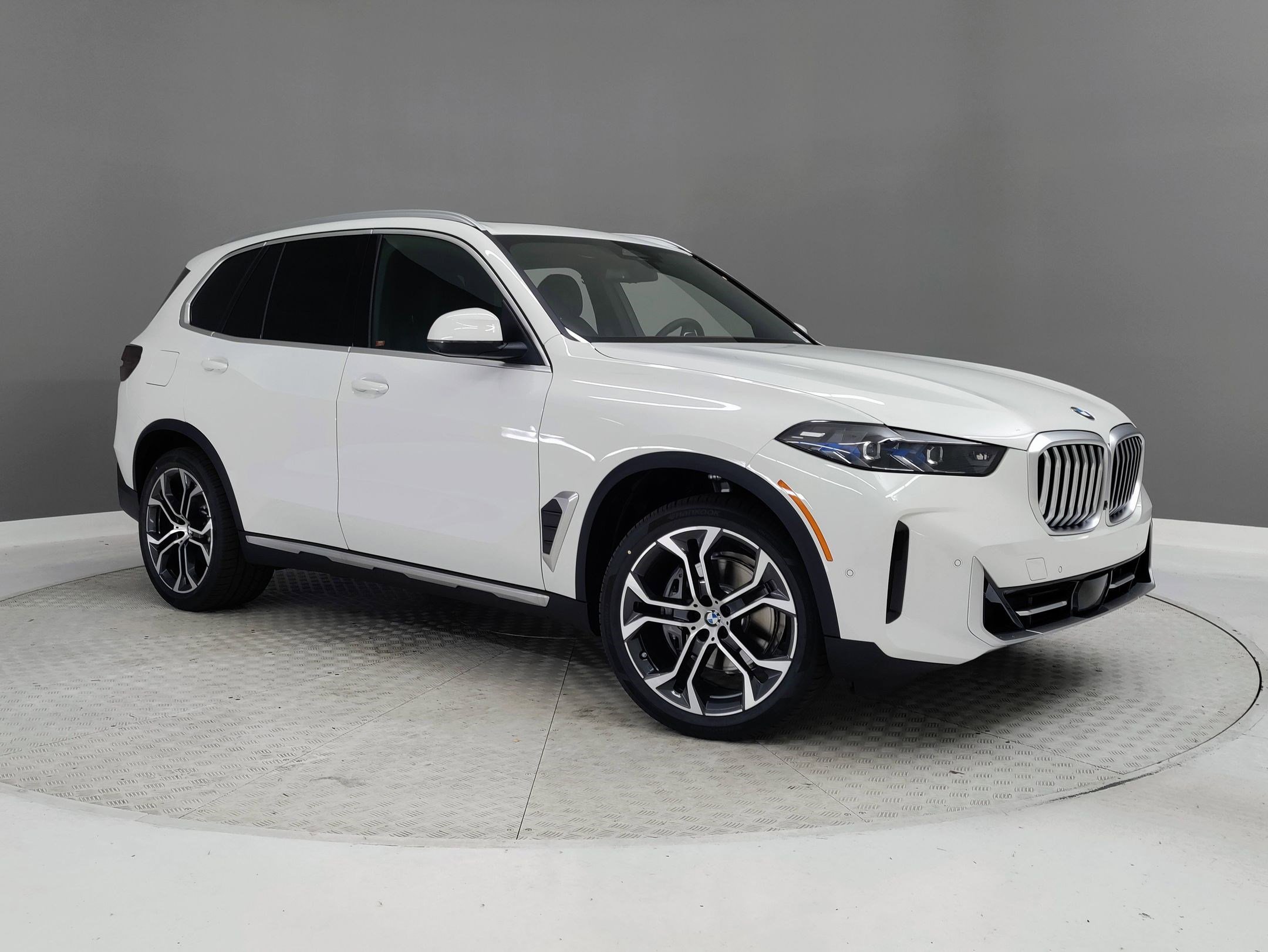 Used 2026 BMW X5 sDrive40i w/ Parking Assistance Package image 27