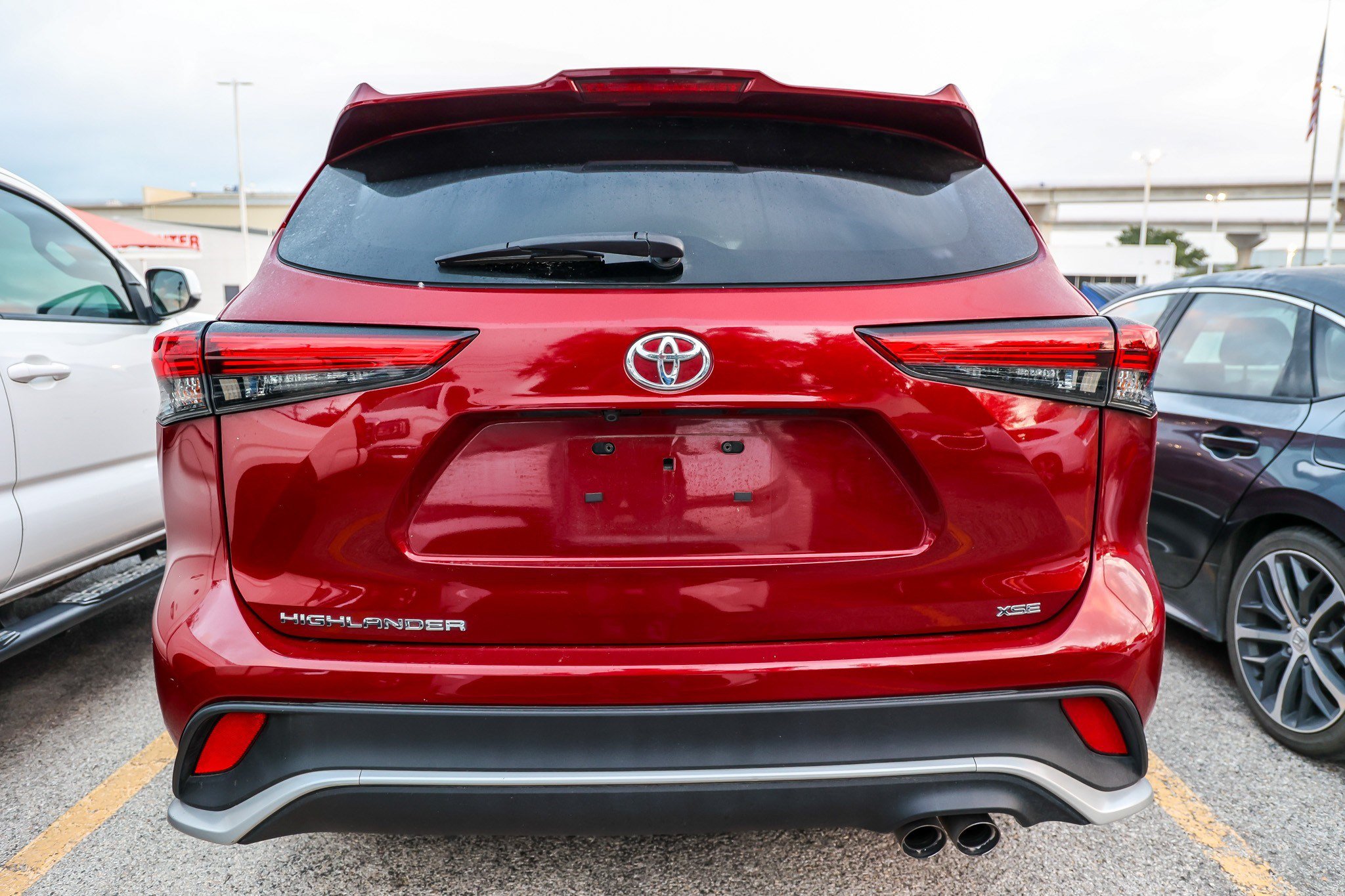 Used 2023 Toyota Highlander XSE FWD image 7