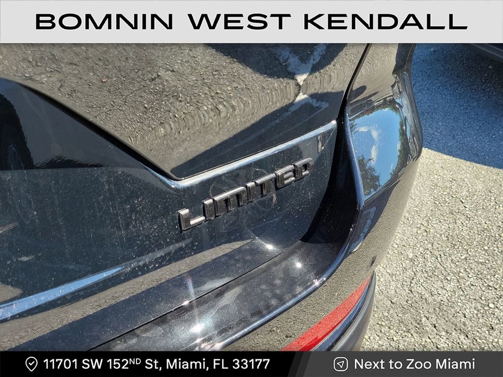 Used 2025 Jeep Grand Cherokee Limited w/ Black Appearance Package image 5