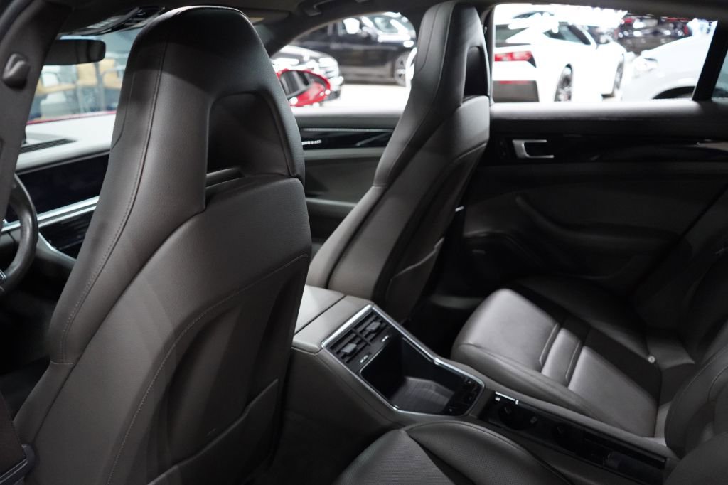 Used 2020 Porsche Panamera RWD image 19