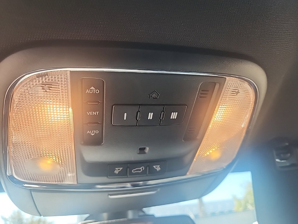 Used 2015 Jeep Grand Cherokee Limited RWD image 24