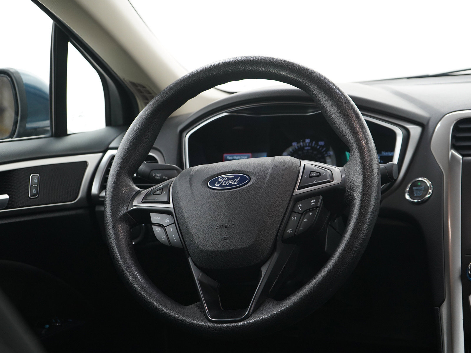 Used 2019 Ford Fusion SE FWD image 14