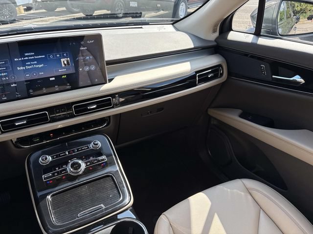 Certified 2023 Lincoln Nautilus AWD w/ Premium Package image 14