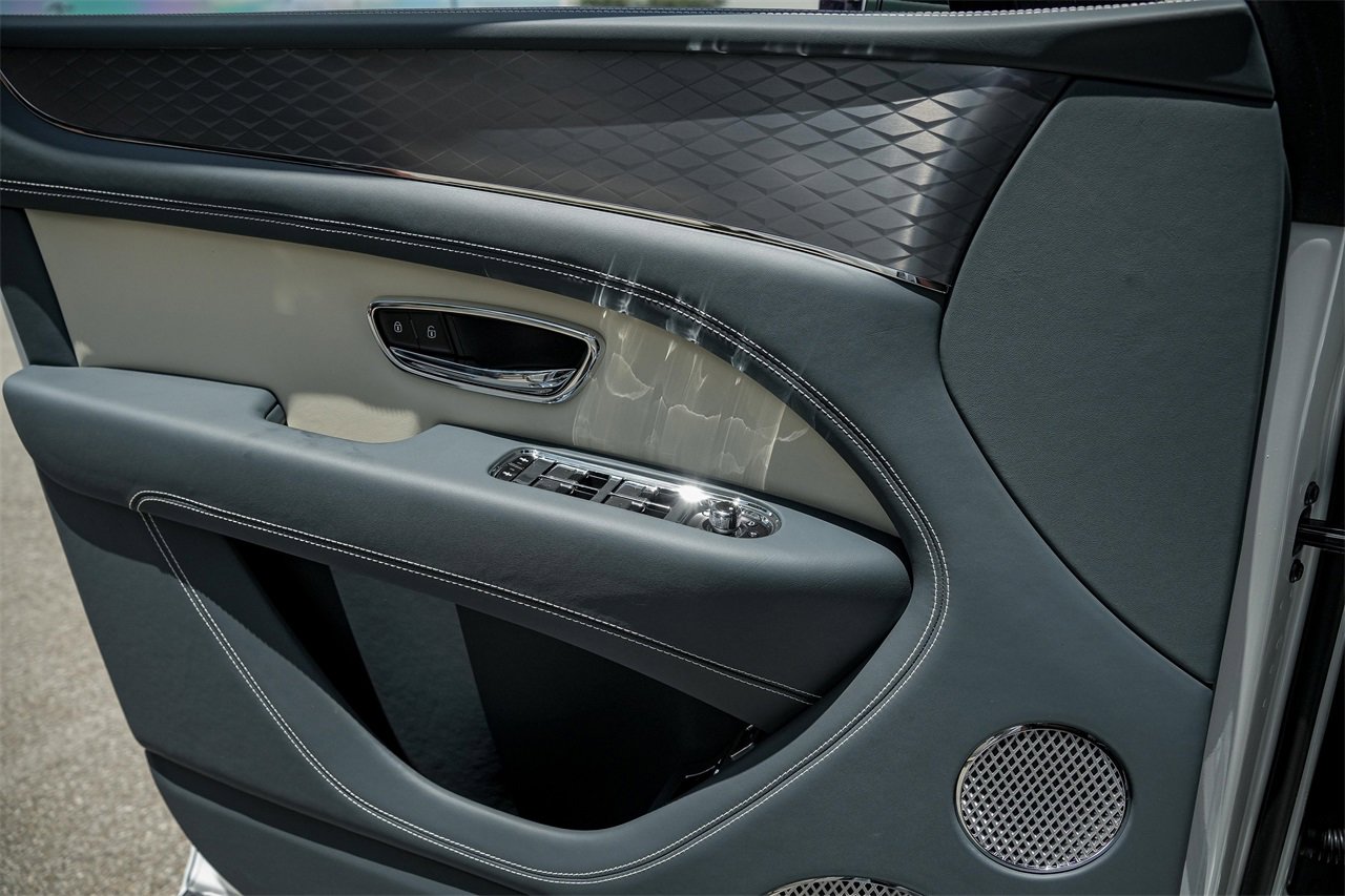 New 2025 Bentley Bentayga image 31