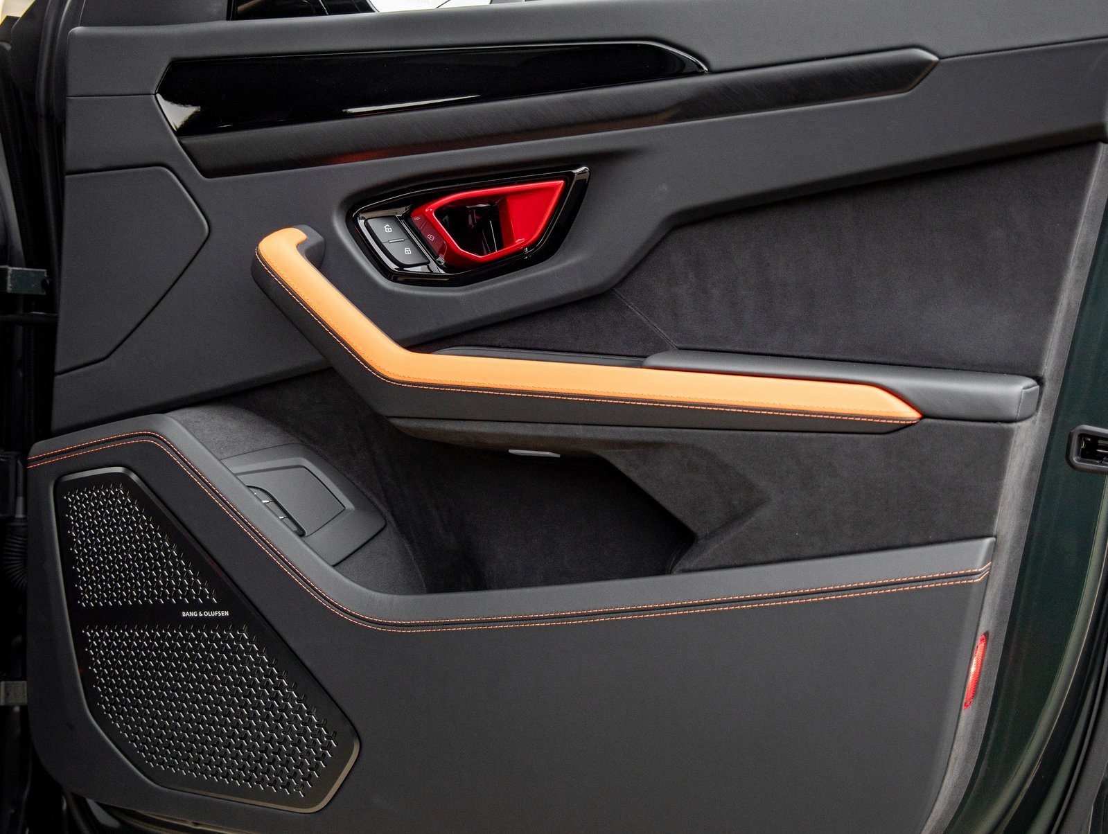 Used 2025 Lamborghini Urus SE image 42