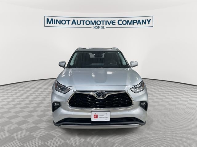 Used 2020 Toyota Highlander Platinum image 3