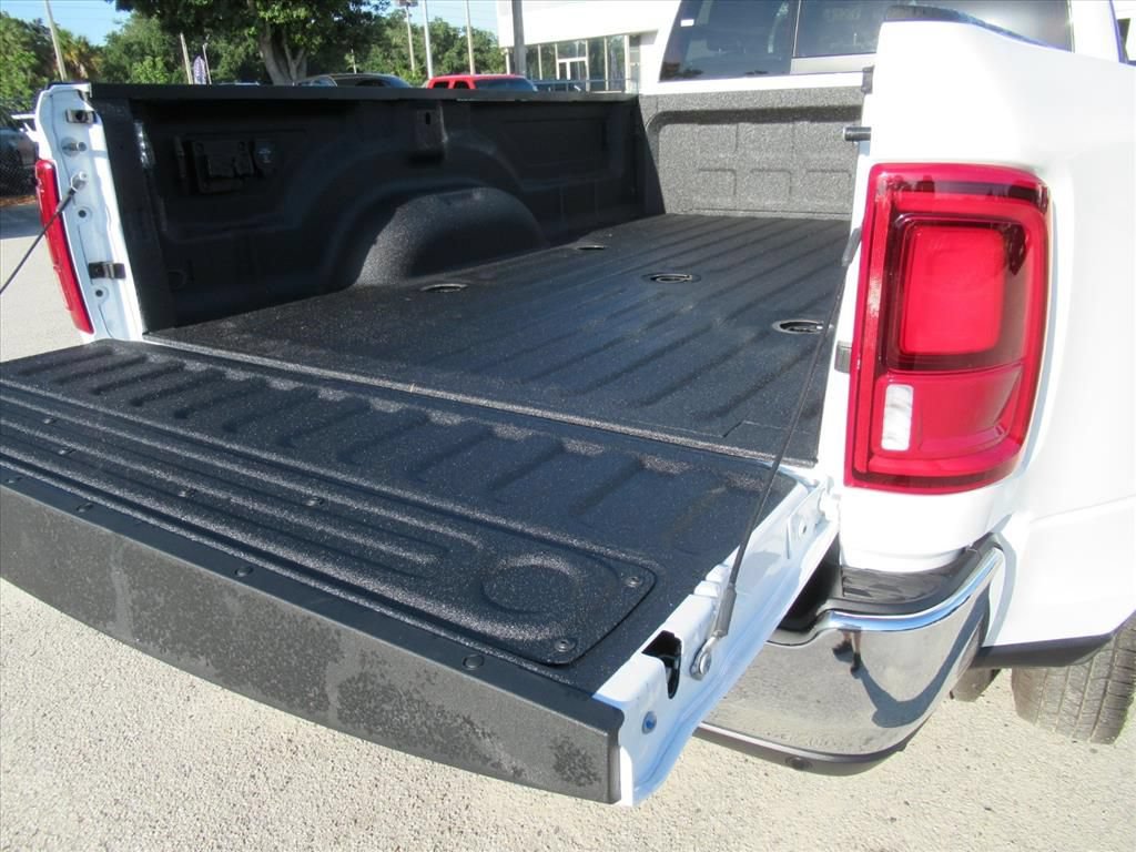 New 2026 RAM 3500 Big Horn AWD/4WD image 31