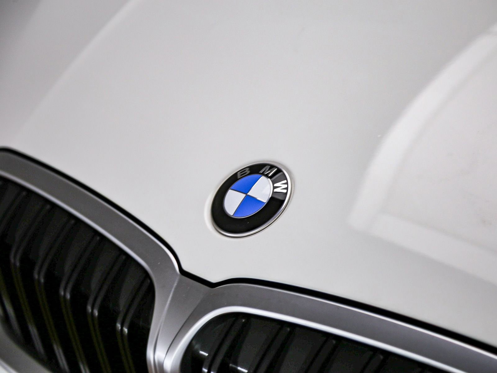 Used 2023 BMW 330i Sedan w/ Convenience Package RWD image 9