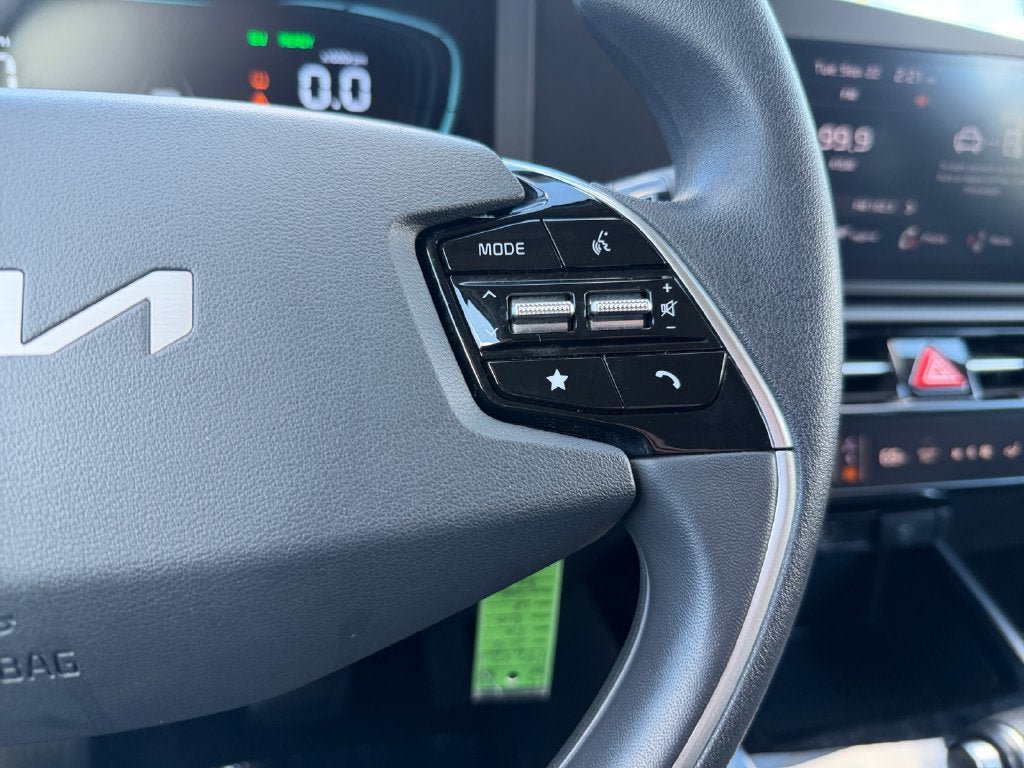 Used 2025 Kia Niro LX FWD image 17