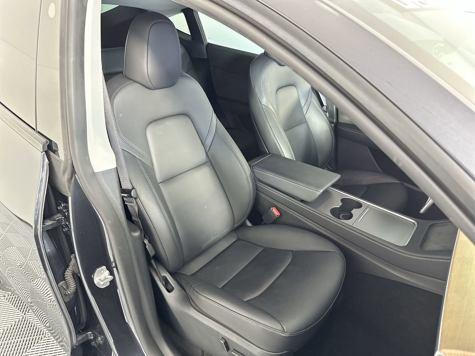 Used 2024 Tesla Model Y AWD image 27