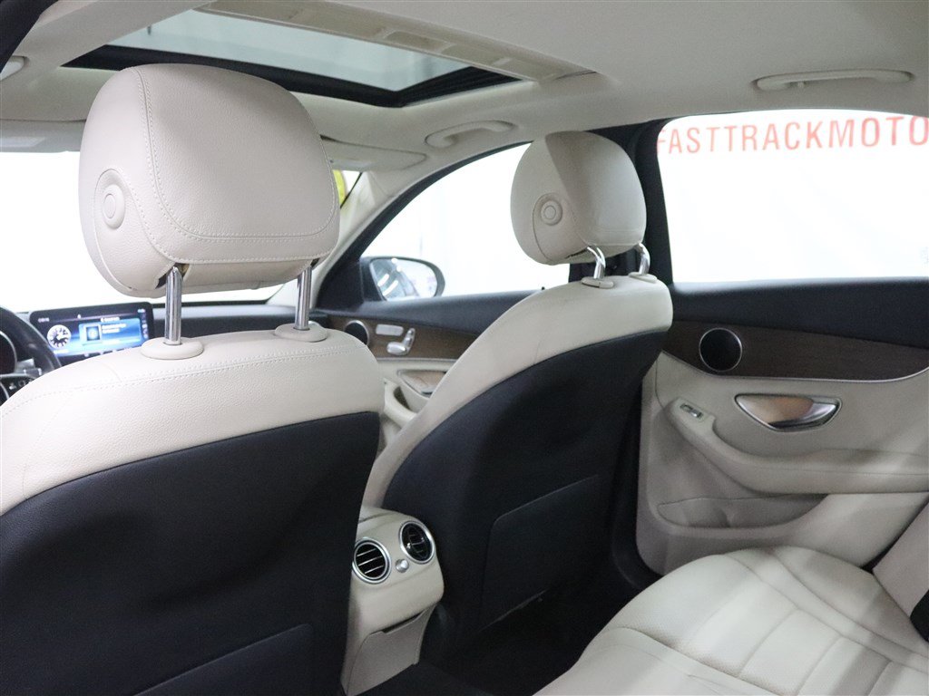 Used 2020 Mercedes-Benz C 300 4MATIC Sedan image 18