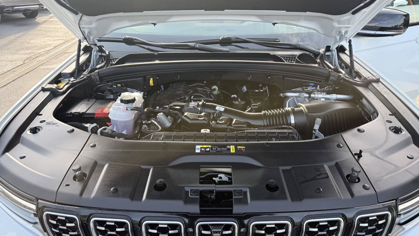 Used 2025 Jeep Grand Cherokee Summit AWD/4WD image 41