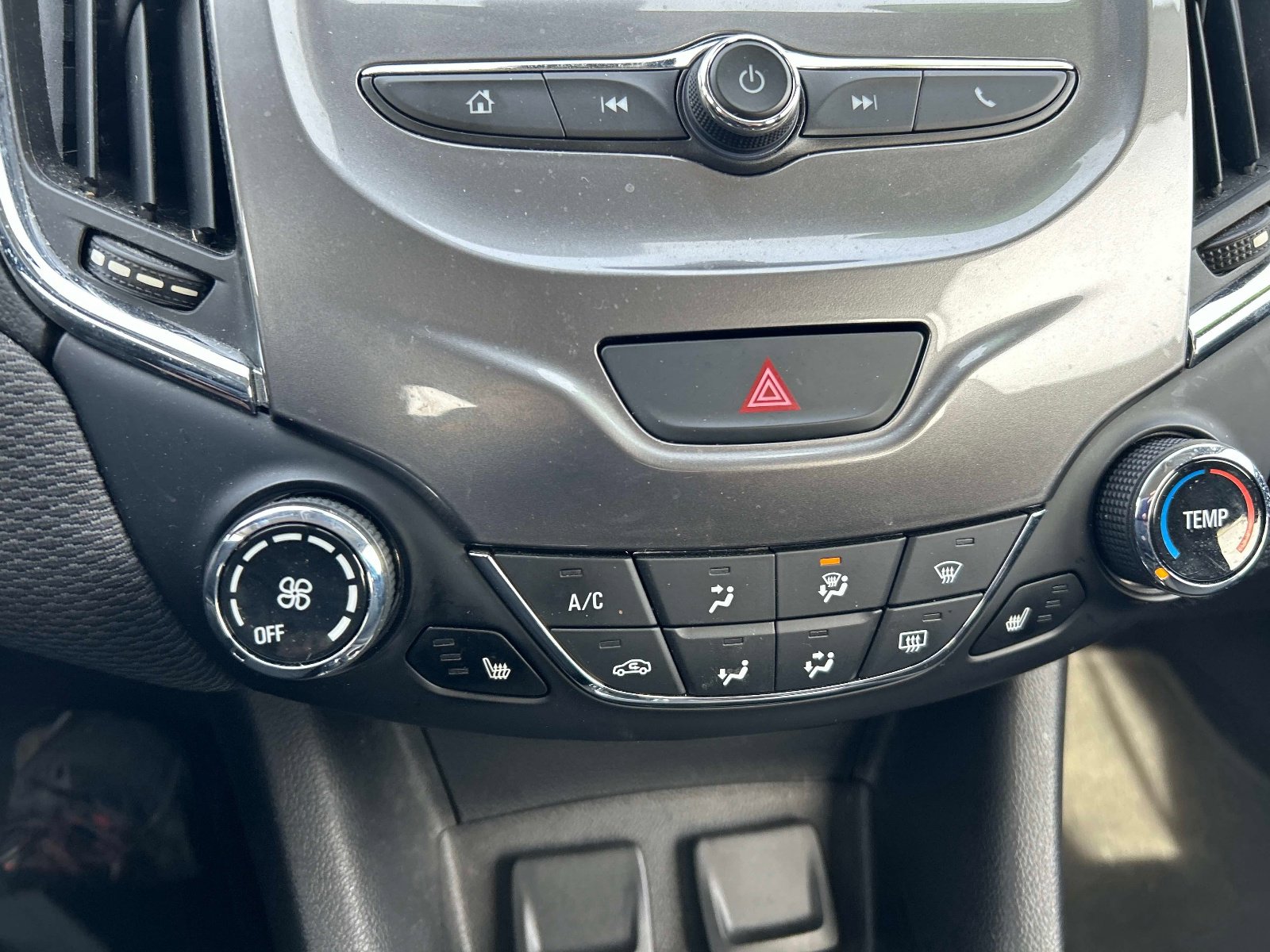 Used 2017 Chevrolet Cruze LT w/ Convenience Package image 29