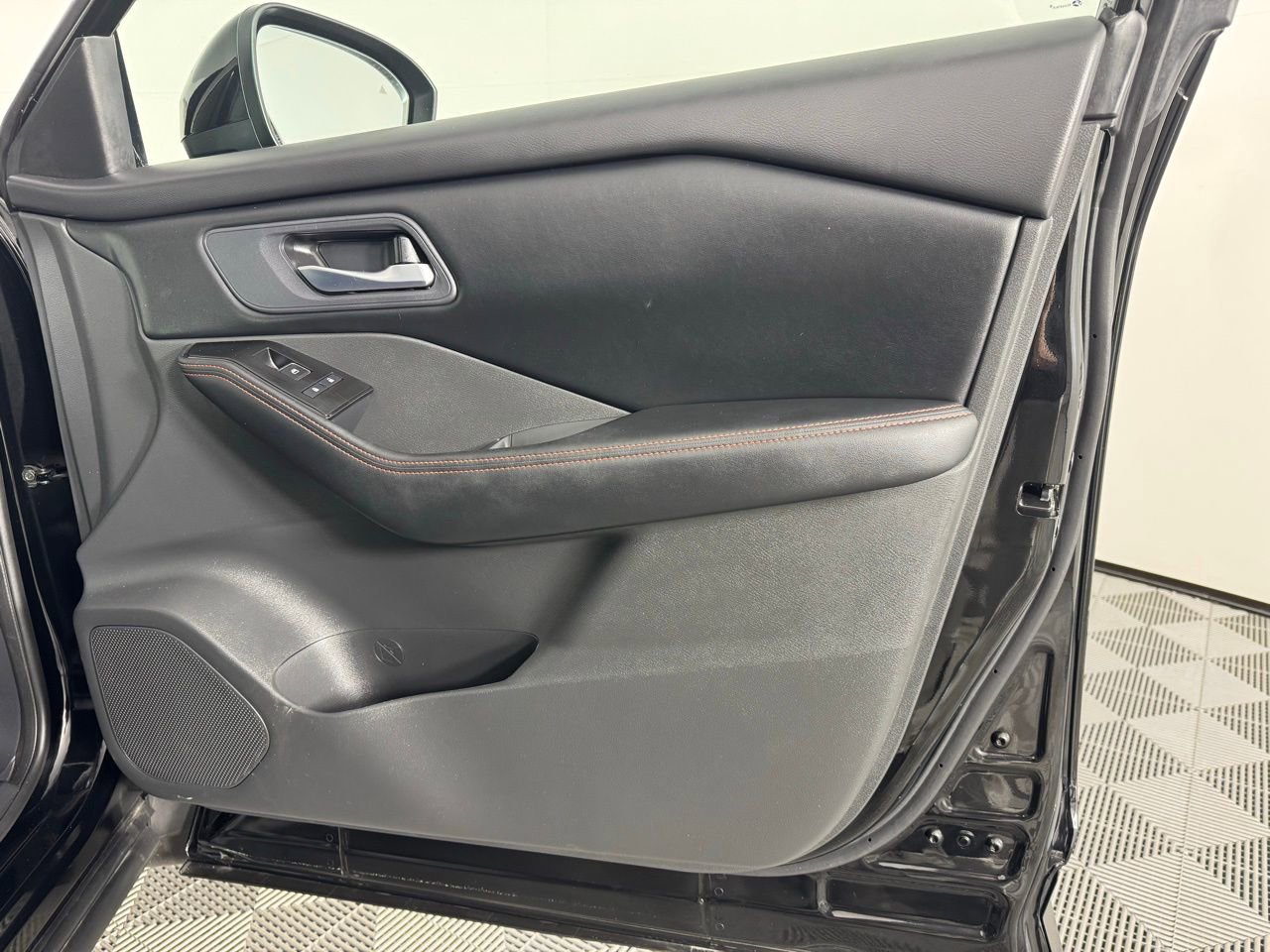 Used 2025 Nissan Rogue SV w/ Rock Creek Premium Package image 32