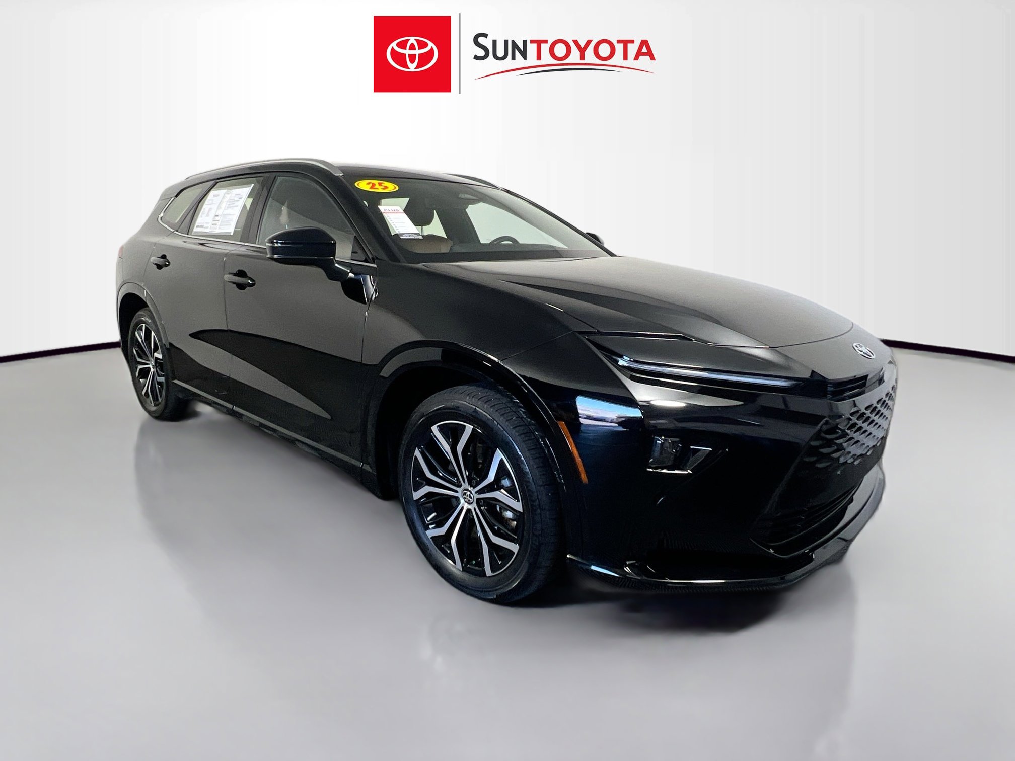 Used 2025 Toyota Crown Signia AWD/4WD image 1