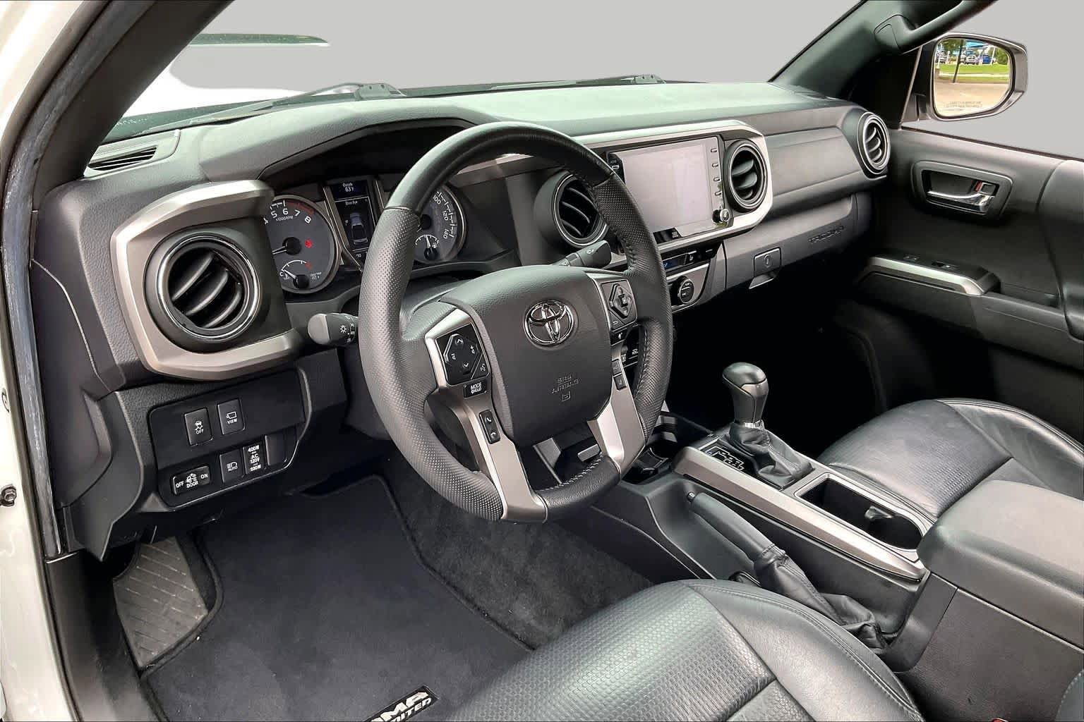 Used 2021 Toyota Tacoma Limited w/ Nightshade Package AWD/4WD image 17