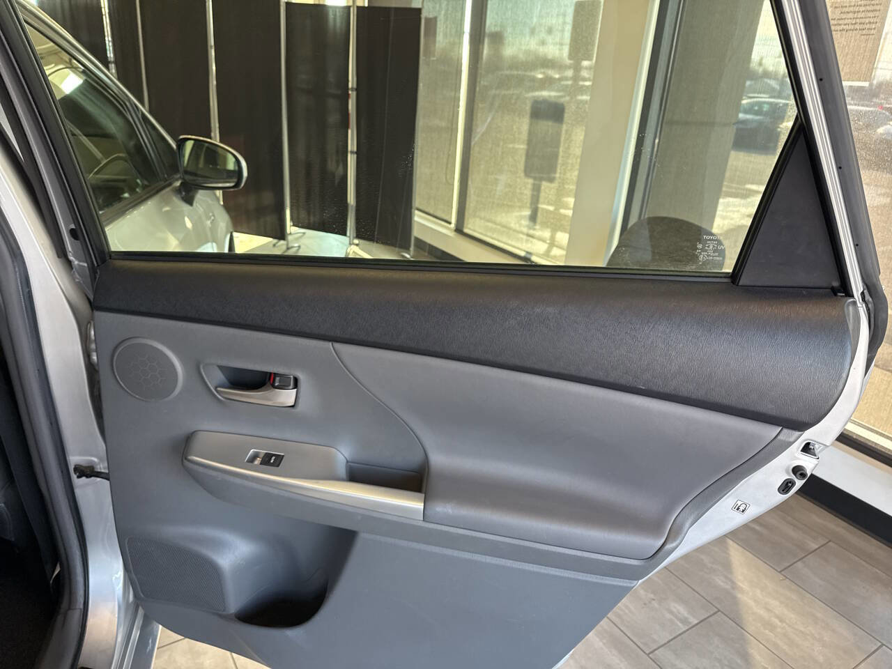 Used 2014 Toyota Prius V Five image 39