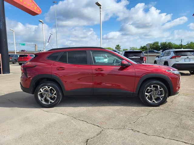 Used 2025 Chevrolet Trax LT FWD image 23