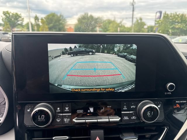 Used 2023 Toyota Highlander XLE AWD/4WD image 20