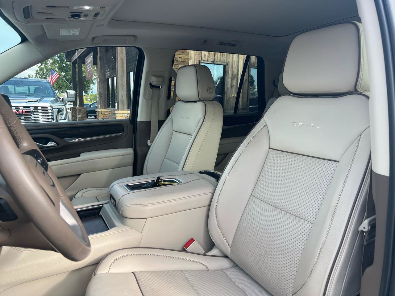 Used 2023 GMC Yukon Denali RWD image 14