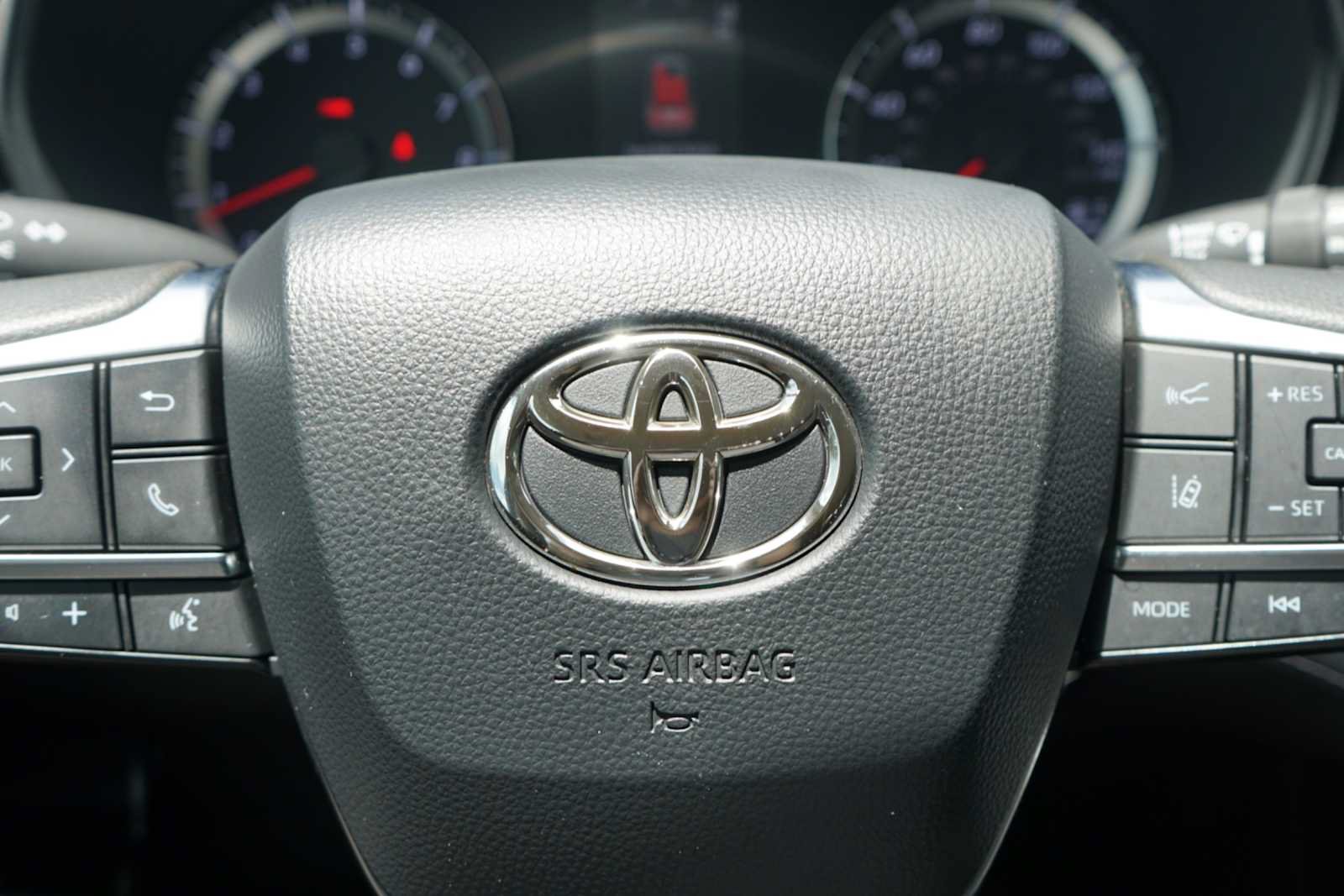 Used 2021 Toyota Highlander L FWD image 12