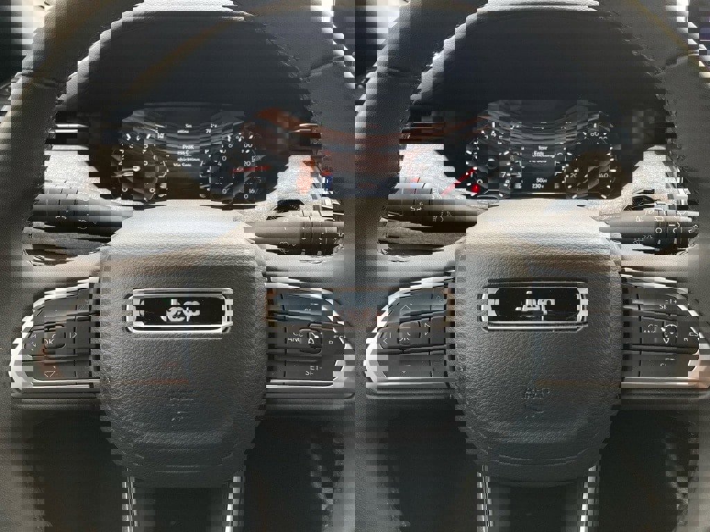 Used 2024 Jeep Compass Latitude image 12