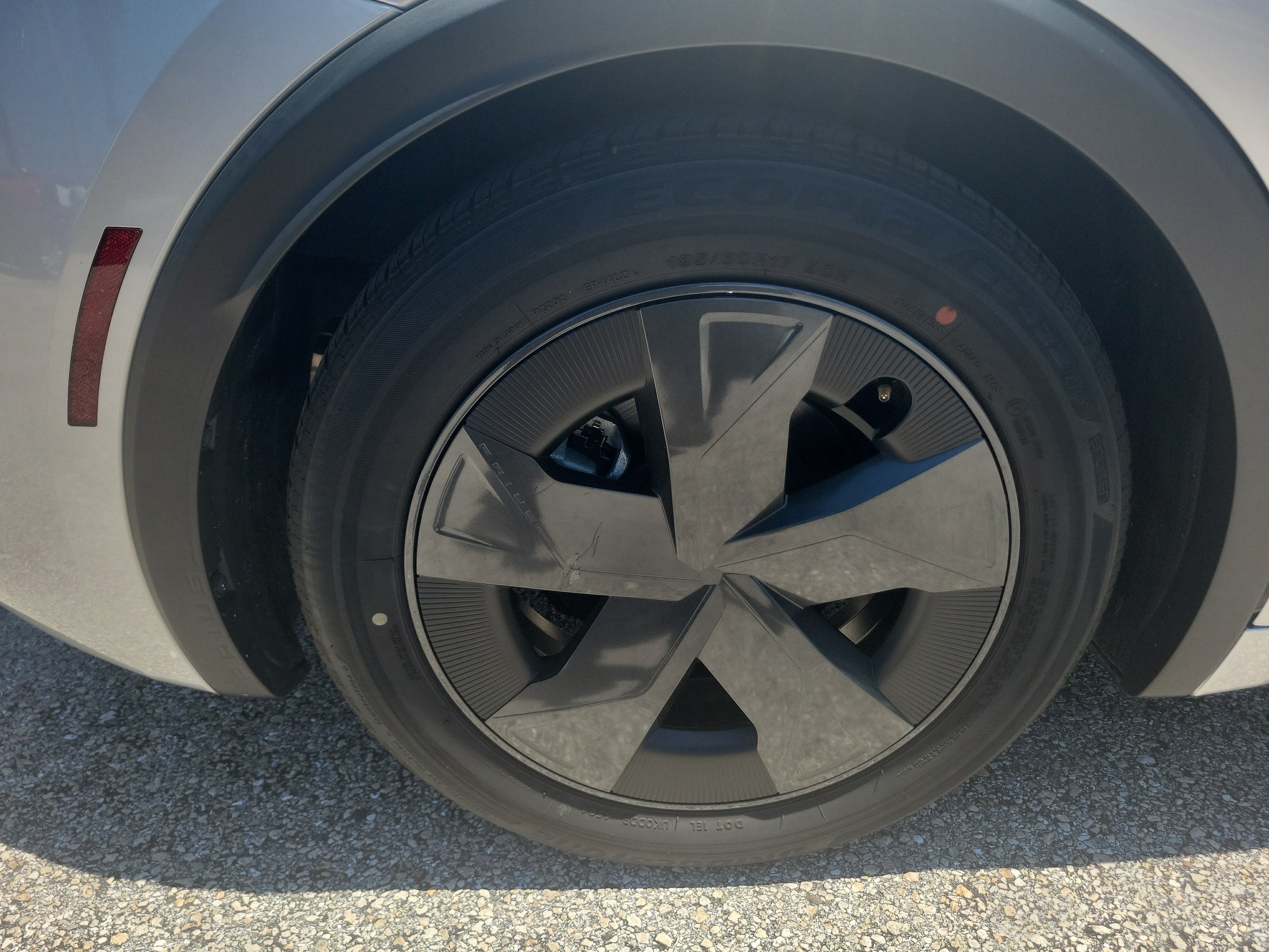 Used 2024 Toyota Prius LE FWD image 8