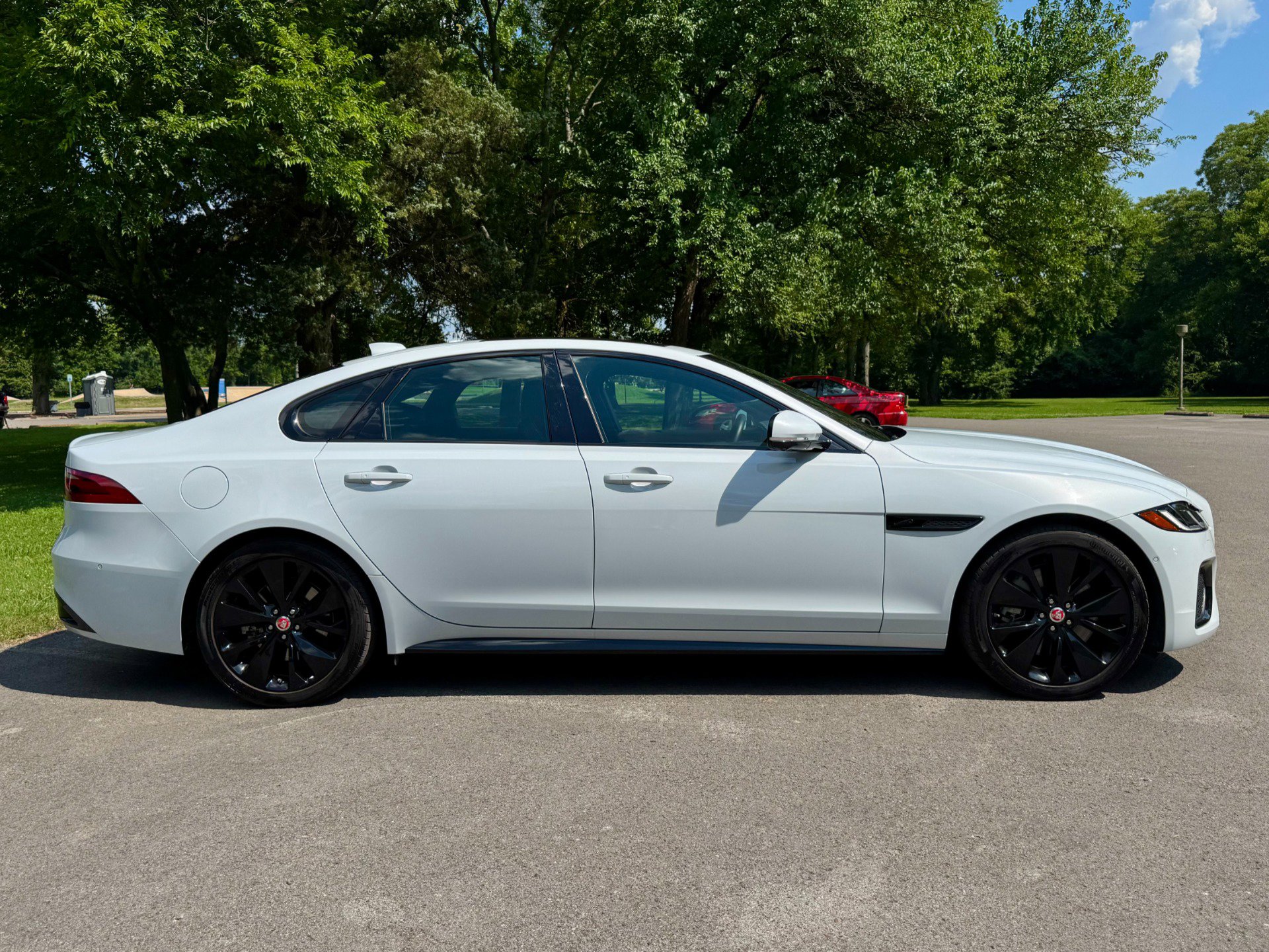 Used 2021 Jaguar XF R-Dynamic SE image 7
