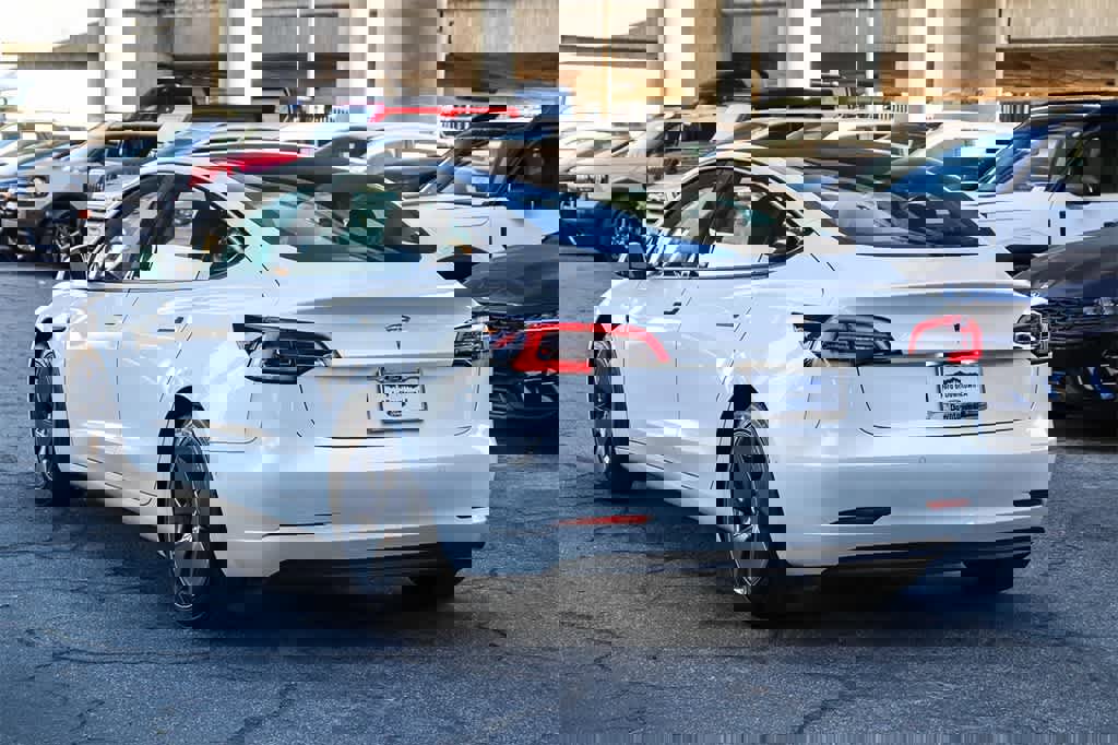 Used 2021 Tesla Model 3 Standard Range Plus image 6