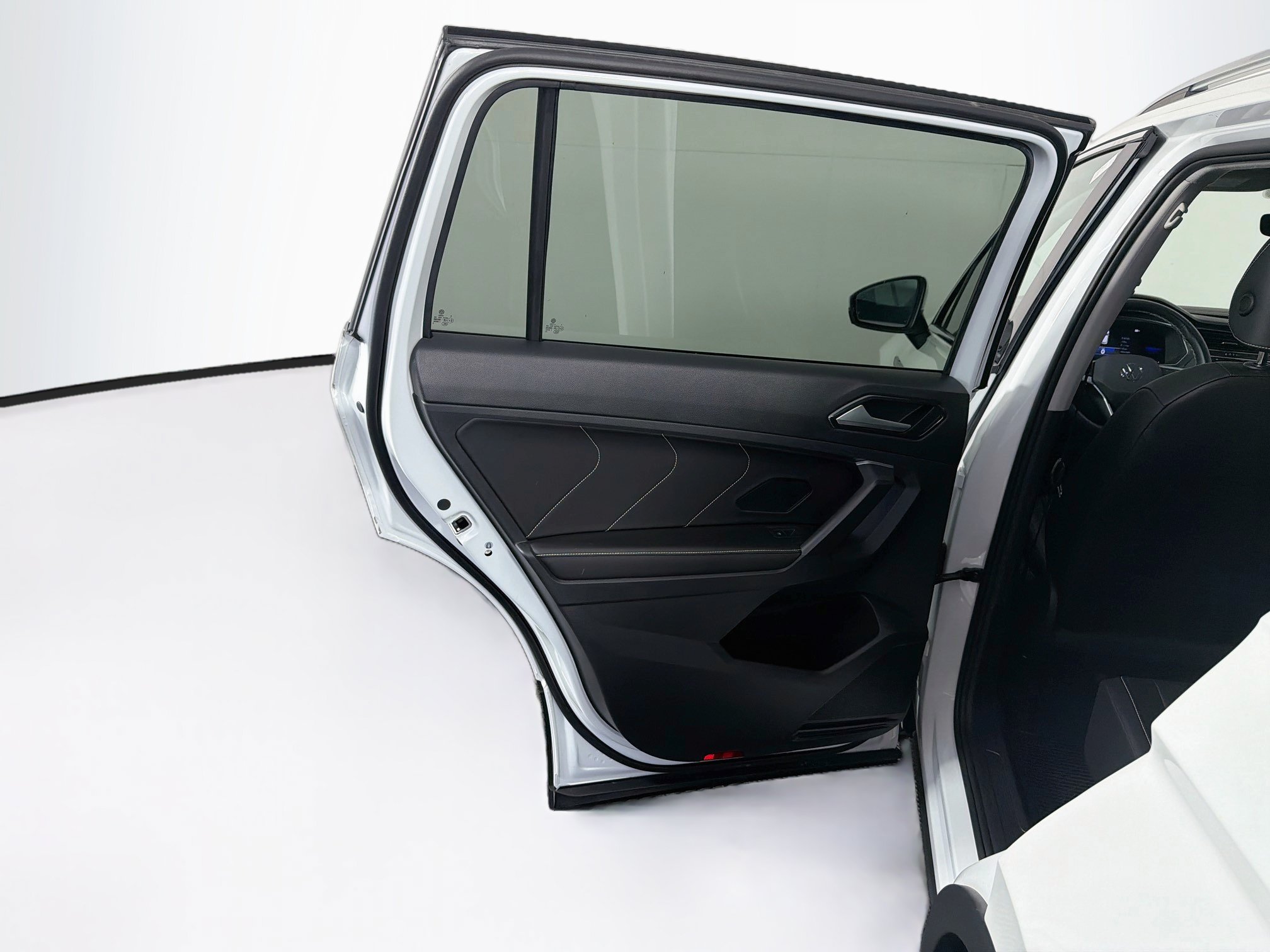 Used 2023 Volkswagen Tiguan SE FWD image 26