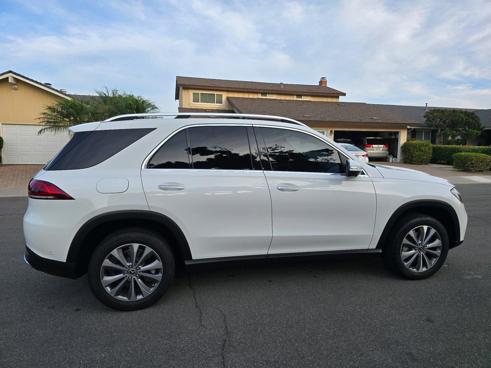 Used 2023 Mercedes-Benz GLE 350 w/ Premium Package image 8