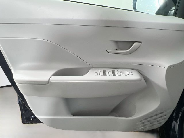Used 2025 Hyundai Kona SEL AWD/4WD image 27