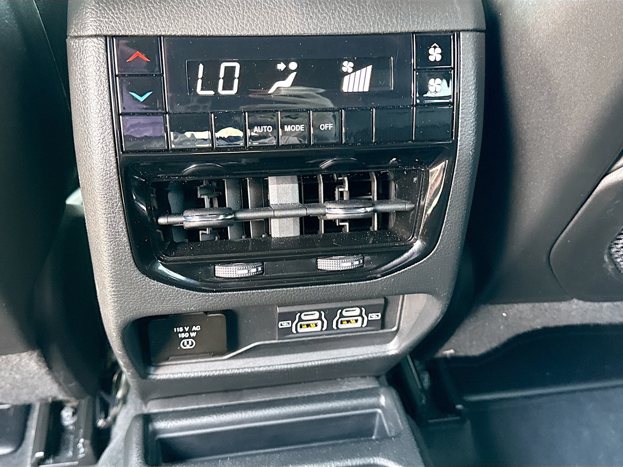 Used 2024 Jeep Grand Cherokee L Altitude AWD/4WD image 19