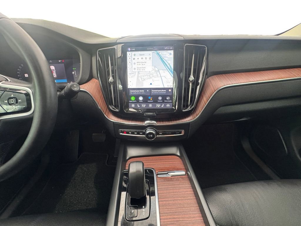 Used 2023 Volvo XC60 T8 Plus image 13