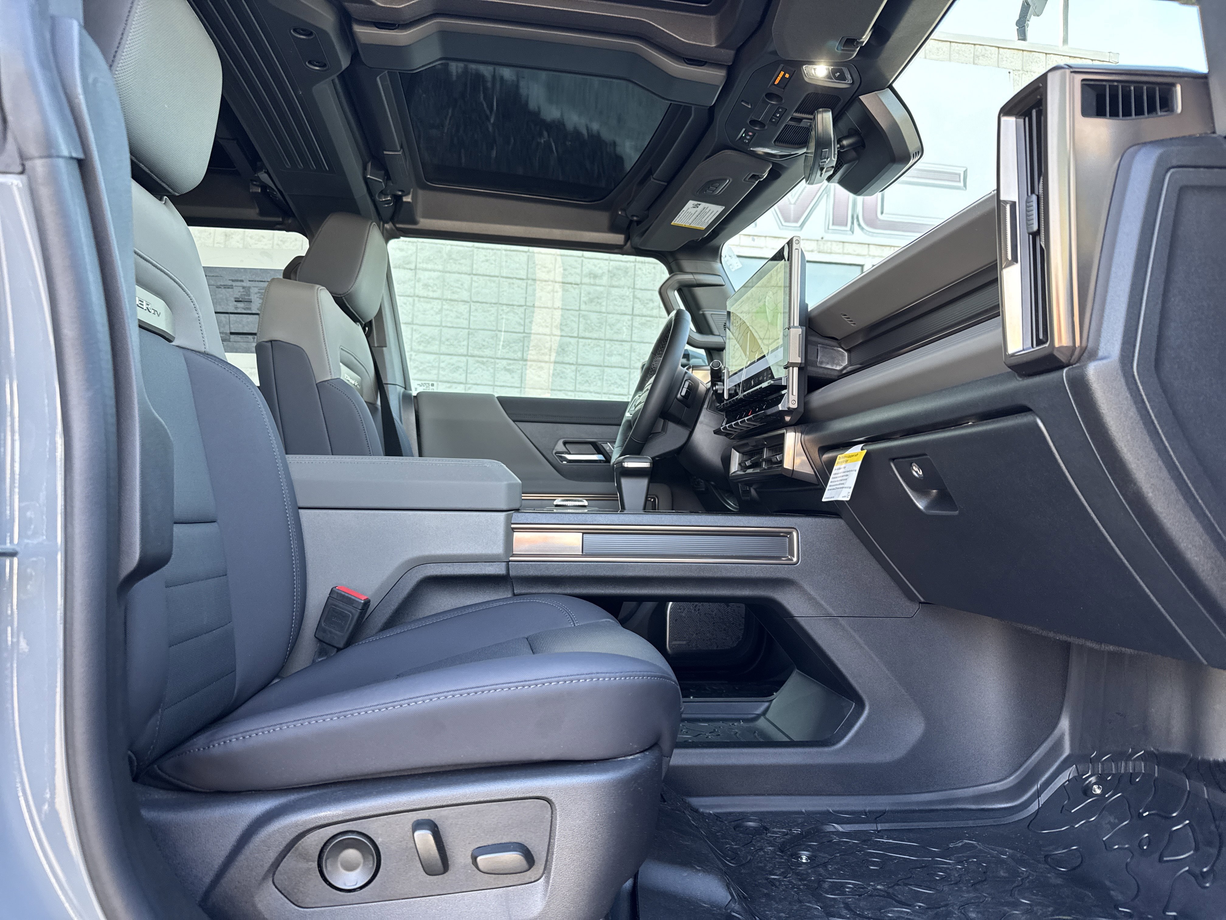 New 2025 GMC Hummer EV 2X image 31
