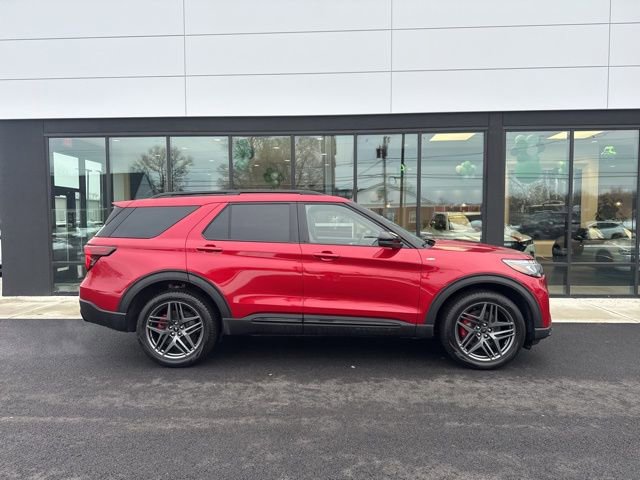 Used 2025 Ford Explorer ST-Line w/ Premium Package image 2