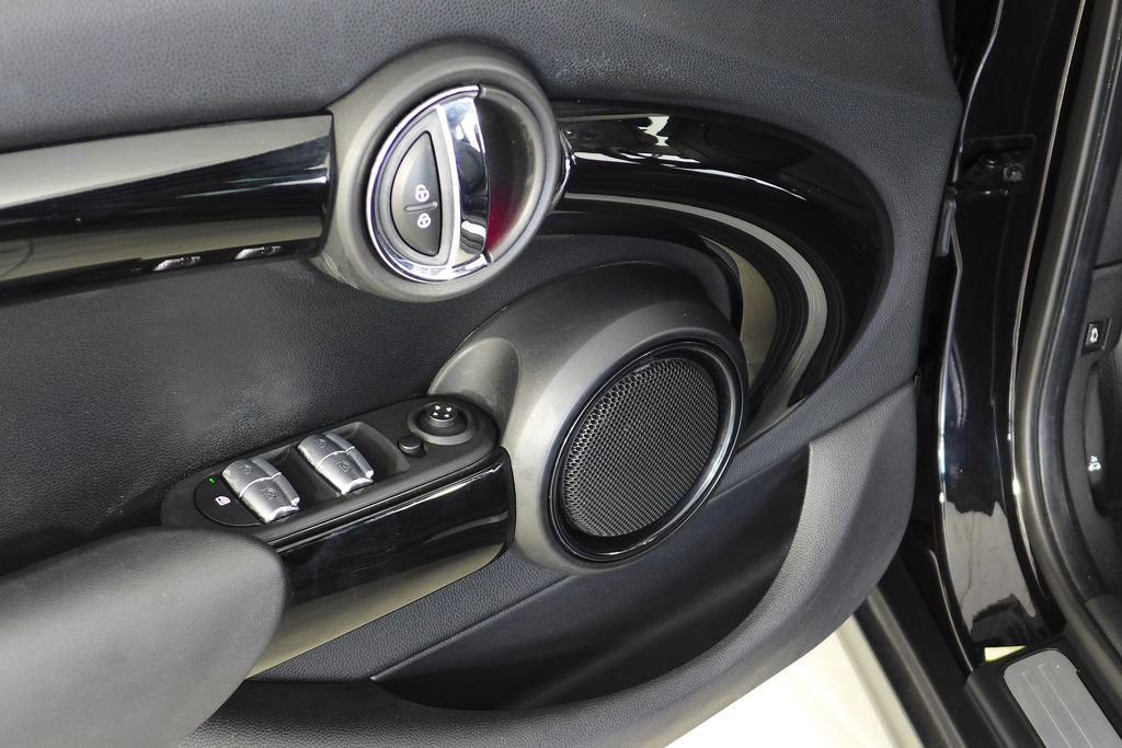 Used 2019 MINI Cooper 4-Door Hardtop image 12