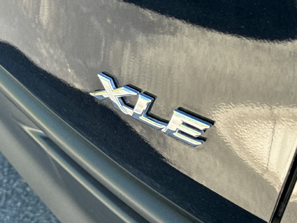 Certified 2026 Toyota Sienna XLE FWD image 6
