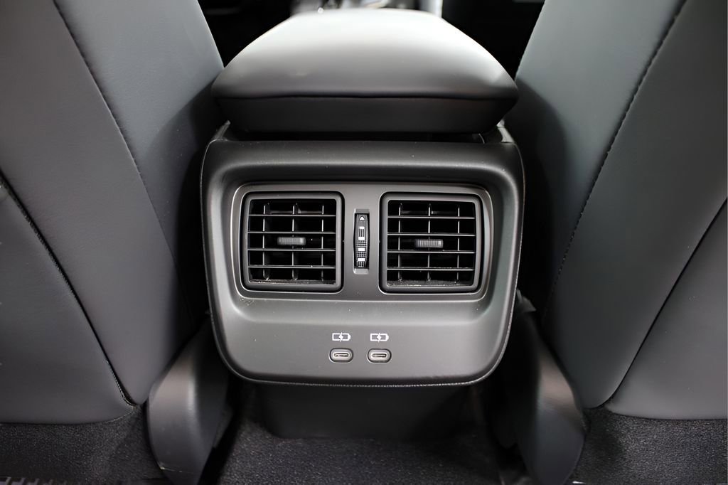 Used 2023 Toyota Crown Limited image 27