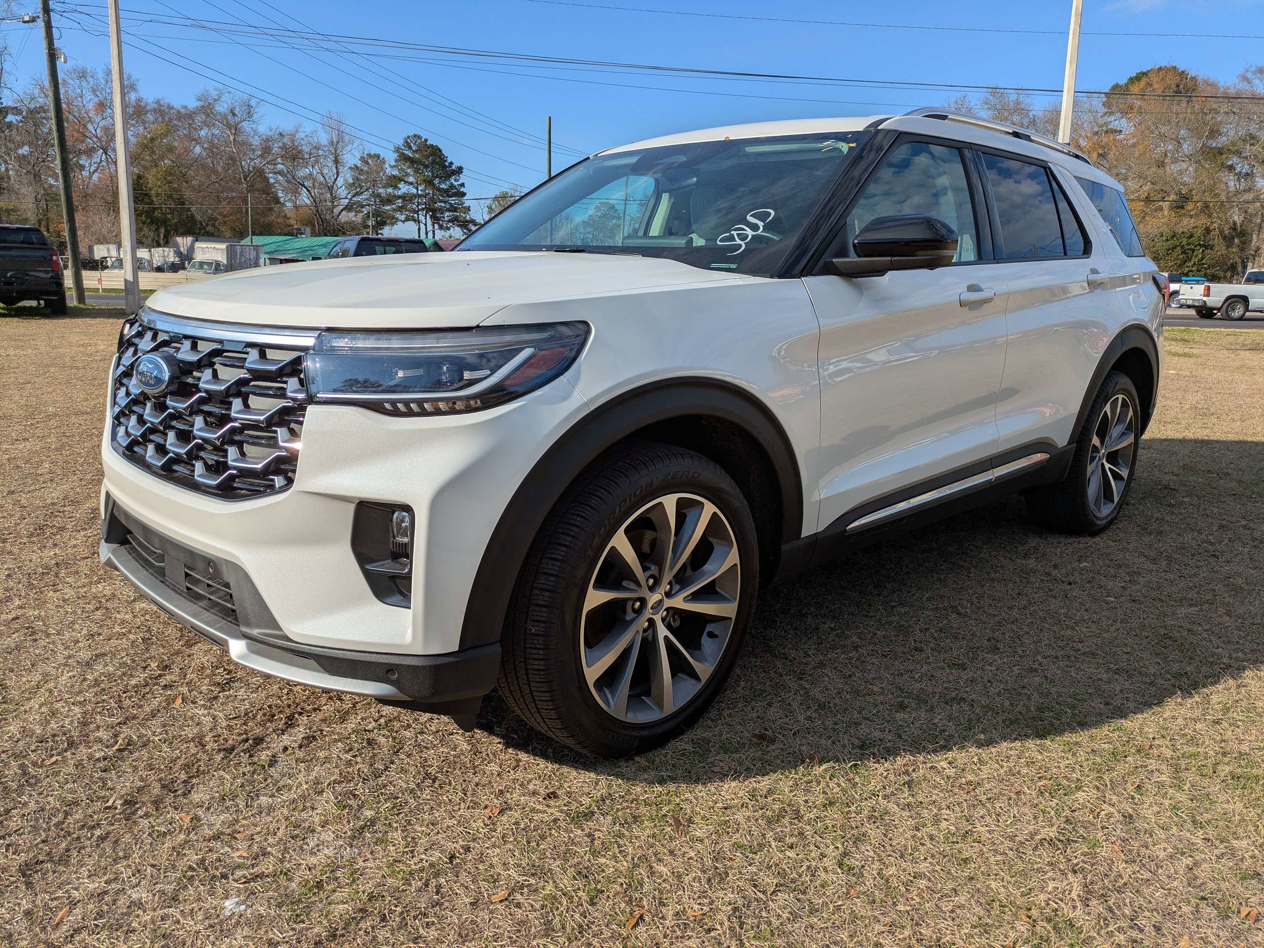 Certified 2025 Ford Explorer Platinum w/ Ultimate Package AWD/4WD image 8