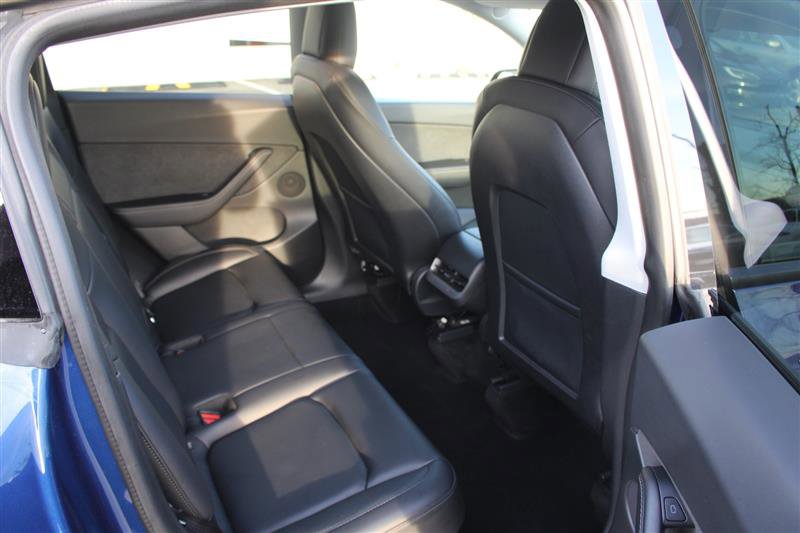 Used 2022 Tesla Model Y Long Range image 12