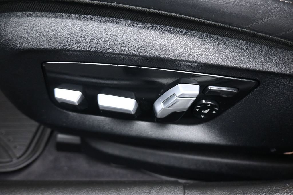 Used 2018 BMW 540i xDrive AWD/4WD image 14