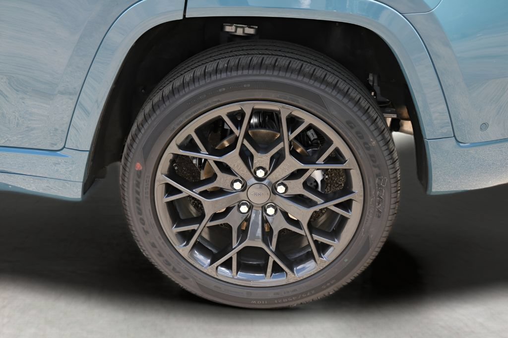 New 2026 Jeep Grand Cherokee Summit AWD/4WD image 9