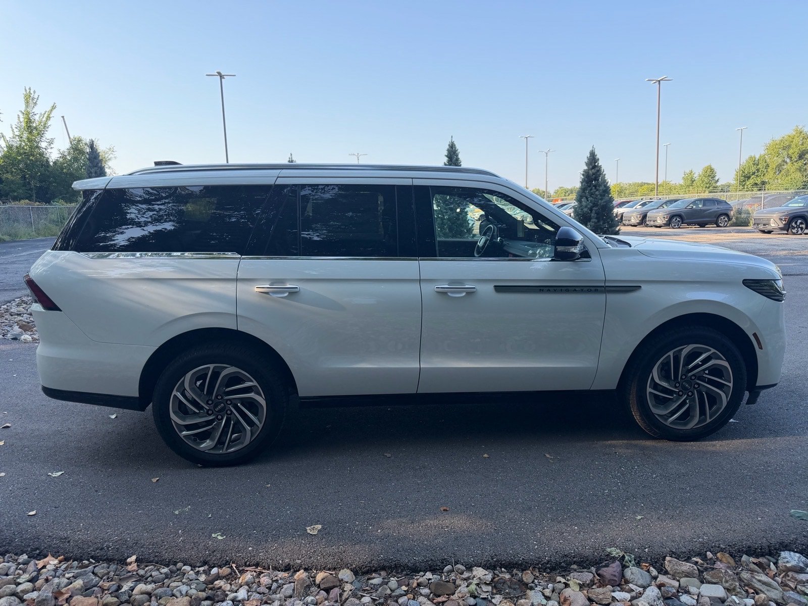 New 2027 Lincoln Navigator Reserve AWD/4WD image 6