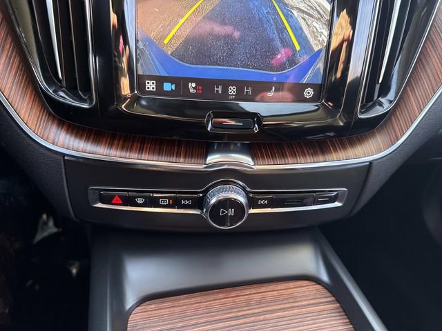 Used 2024 Volvo XC60 B5 Plus image 29